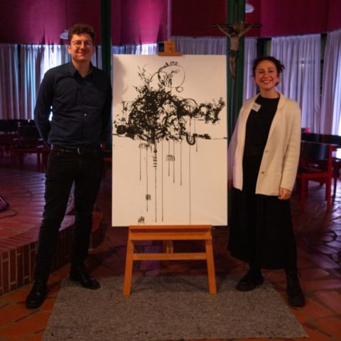 Jan Alexander und Gloria Ferraro mit der im Rahmen ihrer Performance entstandenen Zeichnung.